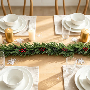 Guirlande de Noël Yan Ju, aiguilles de pin artificielles, baies rouges, 50 branches, décoration de fête pour l'intérieur et l'extérieur - Product Image 1