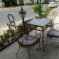 Ensemble de meubles de jardin en métal forgé avec un design contemporain et une finition antique, chaises et banc TTD
