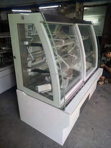 <span class=keywords><strong>Vitrine</strong></span> de gâteau commerciale <span class=keywords><strong>pâtisserie</strong></span> gâteau affichage réfrigérateur boulangerie <span class=keywords><strong>prix</strong></span> usine affichage réfrigérateur étui gâteau <span class=keywords><strong>vitrine</strong></span> - Product Image 3