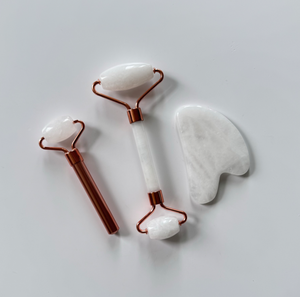 Set de Belleza 3 en 1 con Rodillo de Jade Blanco y Gua Sha - Product Image 3