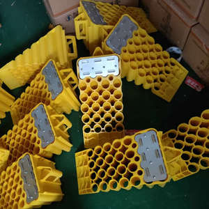 Dispositivo Antideslizante Portátil de Plástico para Ruedas de Coche, Uso Industrial, Moldeado por Inyección - Product Image 1