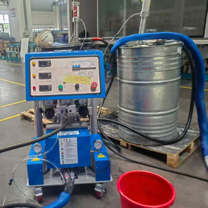 Machine de moulage en mousse de polyuréthane pour boîte à poisson isolée, machine de pulvérisation de mousse de polyuréthane pour boîte à pêche avec pistolet et tuyau - Product Image 2