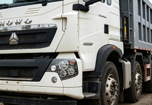 Camion benne d'occasion Sinotruk HOWO 6x4, moteur Weichai 400 CV, benne arrière hydraulique robuste pour le transport <span class=keywords><strong>de</strong></span> minerai, sable, travaux <span class=keywords><strong>de</strong></span> terrassement et boues - Product Image 4