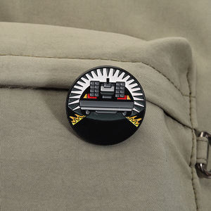 Cool Time Travelling Machine OUTATIME Araba Emaye Rozetleri Bilim Kurgu Macera Filmi Tarzı Broş Sırt Çantası Takı Toptan Satış - Product Image 3