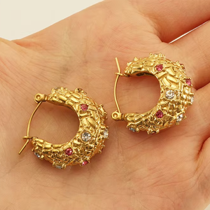 أقراط نسائية مخصصة من الفولاذ المقاوم للصدأ عيار 18 قيراط مطلية بالذهب على شكل حرف C أقراط أنيقة للفتيات - Product Image 6