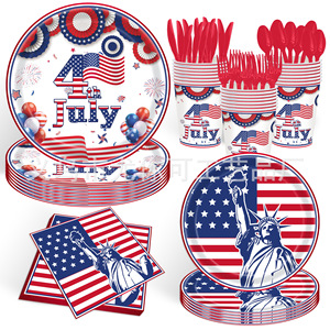 Ensemble de fête du Jour de l'Indépendance en papier avec assiettes, gobelets, serviettes, couverts, décoration de table jetable pour la célébration du 4 juillet - Product Image 1