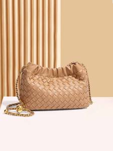 Sac Nuage Tressé à Chaîne Tendance pour Femme, Nouveau Design Simple et Original, Sac Bandoulière à Poignée Unique en Polyester - Product Image 3