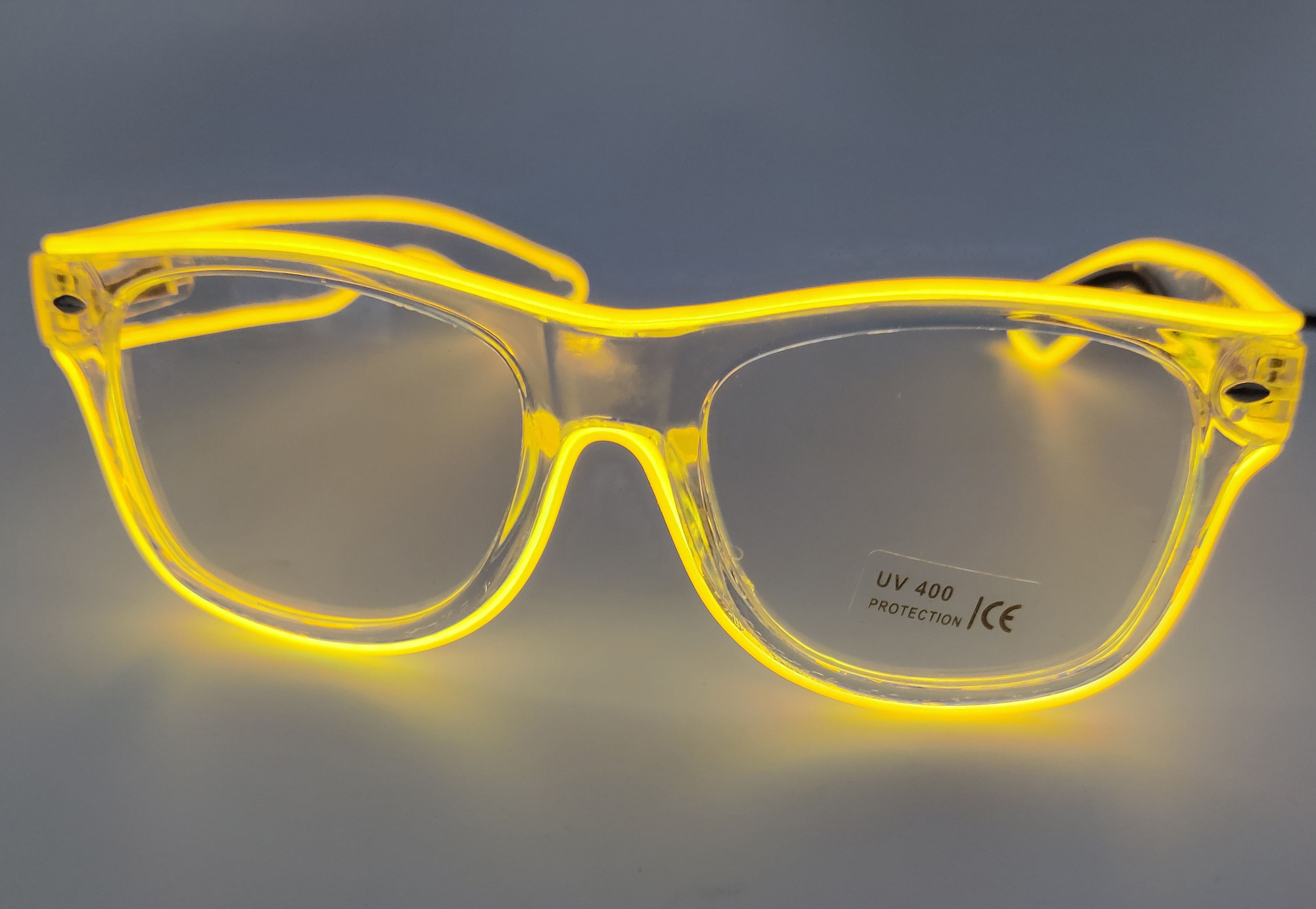 สีเหลือง