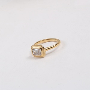 Anillos de Lujo de Moda en Acero Inoxidable Chapado en Oro con Forma Cuadrada y Cristales de Circonita y Piedras Naturales para Mujer - Product Image 3