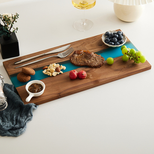 Tabla de cortar de resina y madera de nogal negro natural para servir charcutería tabla de queso con Río de resina epoxi - Product Image 2