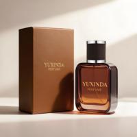 Vente en gros, faible MOQ, flacon de parfum en verre cristal carré de haute qualité, brume fine, couvercle noir, étiquette personnalisée, personnalisable