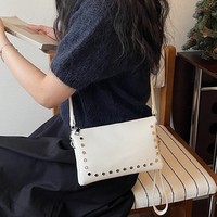 Petit sac bandoulière en cuir PU pour femme avec rivets métalliques, pochette à dragonne amovible