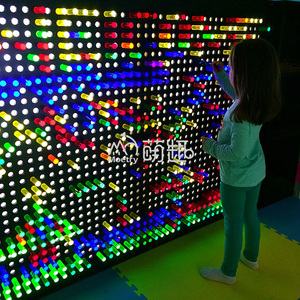 Moetry Giant <span class=keywords><strong>Lite</strong></span> <span class=keywords><strong>Brite</strong></span> Pared interactiva Juegos educativos Light Up Peg Board para niños Sala sensorial Museo De ciencia - Product Image 3