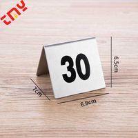 Panneau d'affichage de numéro de support de table en métal en acier inoxydable à impression triangulaire avec logo personnalisé