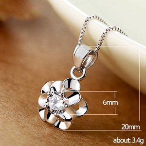 Collana con Ciondolo a Fiore Semplice per Donna, Accessorio Quotidiano con Catena per Clavicola - Product Image 5