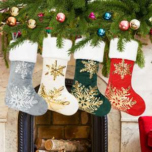 NOUVEAU Chaussettes de décoration d'arbre de Noël 25*18cm avec flocon de neige doré Cadeau de Noël - Product Image 4