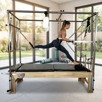 Appareil de Pilates Reformer en bois avec tour et système de poulies réglables pour salle de sport à domicile