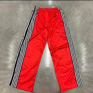 กางเกงไนลอนทรงตรงขนาดใหญ่พิเศษขายส่ง กางเกงวอร์มไนลอนสั่งทำพิเศษ กางเกงไนลอนลายแถบข้างแบบต่อผ้า กางเกงแทร็คไนลอน กางเกงขายาวผู้ชาย - Product Image 1