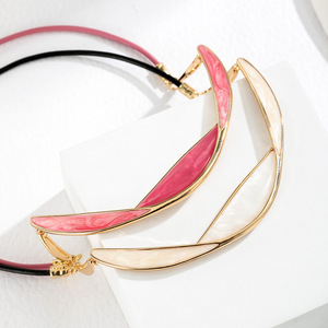 Collier géométrique en alliage de zinc en forme de croissant, rose et blanc, en forme de U, bijoux de fête - Product Image 3