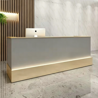 Bureau d'accueil minimaliste moderne avec logo personnalisé et éclairage LED pour hall d'entreprise