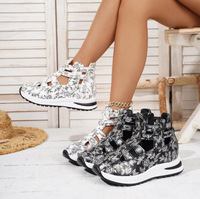 Sandales plates ouvertes pour femmes, style japonais tendance, avec empeigne en PU, semelle en caoutchouc et fermeture à boucle décorative
