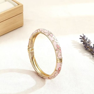 Pulsera de aleación apilable con diseño de trébol de cuatro hojas y flor de cinco hojas, estilo palaciego vintage, con efecto de goteo de aceite y acabado dulce y brillante, para mujer - Product Image 6