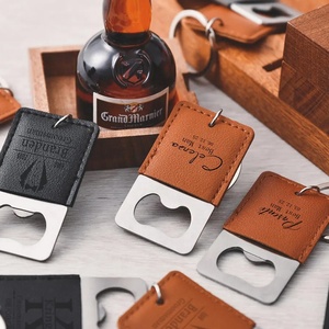 Regalos Personalizados para Padrinos de Boda, Abridor de Botellas de Cuero con Grabado Láser, Llavero de Cuero Sintético con Abridor de Botellas - Product Image 3
