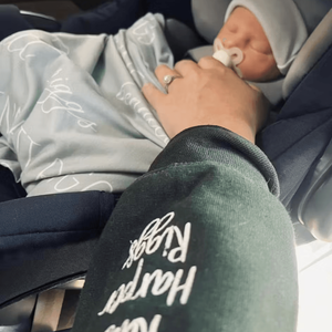 Sudadera bordada 'Life Is Better My Boys' con capucha para invierno/otoño, insignia frontal tejida, patrón 3D, regalo perfecto para mamá y niños - Product Image 2