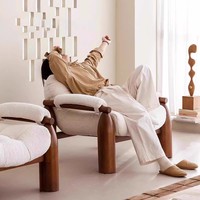 Fauteuil d'appoint moderne incurvé pour hôtel, appartement, salle à manger, extérieur, base en bois massif, revêtement bouclé, design capitonné