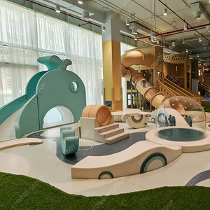 Aire de jeux intérieure Play Cafe, structure de jeu intégrée personnalisée pour un espace combiné de restauration et de divertissement pour enfants - Product Image 5