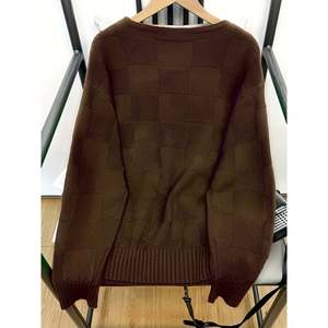 Suéter de cuello redondo con mangas abullonadas fucsia talla S para mujer - Product Image 4