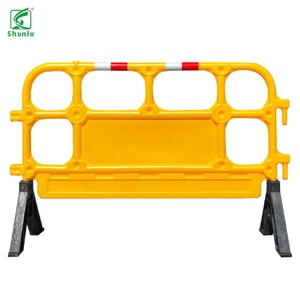 Barrière de circulation routière en plastique PE de haute qualité 2024, clôture à trois trous avec séparation des voies en caoutchouc - Product Image 3