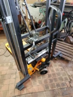 Système de coupe transversale Victor PTB-1200 — Scie à bois avec système de régulation d'alimentation en huile (barre de 47 po / 1200 mm)