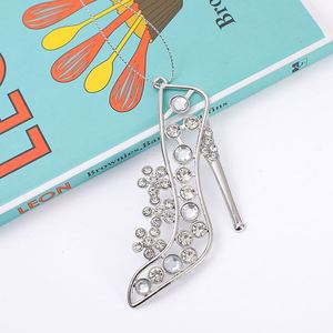Adornos Navideños de Metal con Incrustaciones de Diamantes, Decoraciones Colgantes de Muñecos de Nieve Hechas en China para Regalos Navideños en el Hogar - Product Image 4