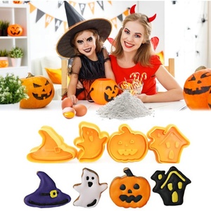 Set di 4 Stampini <span class=keywords><strong>per</strong></span> <span class=keywords><strong>Biscotti</strong></span> 3D a Tema <span class=keywords><strong>Halloween</strong></span>: Zucca, Fantasma, Cappello, Casa Stregata con Stampo a Pressione <span class=keywords><strong>per</strong></span> Torte - Product Image 2
