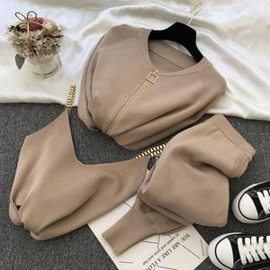 Ensemble trois pièces tricoté pour femme : gilet à chaîne, pantalon élastique à jambe étroite, nouveau style printemps-automne - Product Image 4