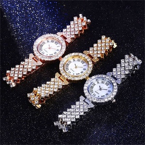 Montre à quartz pour femme, montre pour dames, ensemble de deux bracelets, montre bijou avec strass, vente en gros d'usine - Product Image 4