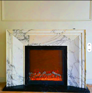 Luxueuze binnenhaardomranding van klassiek Frans wit handgesneden natuursteen marmer, religieus sculptuur - Product Image 1