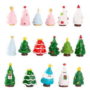 Miniaturas de Resina de Navidad, Decoraciones de Escena Navideña, Adornos de Casa de Nieve y Árbol para Exhibición Festiva - Product Image 3