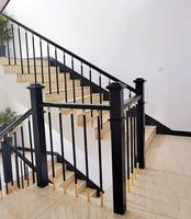 Rampe ronde en alliage d'aluminium Balustre droit noir et or Rampes d'escalier Design simple Villa Appartement