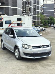 <span class=keywords><strong>Polo</strong></span> 1.4L Benzina Berlina Manuale LHD Usata Anno 2011 per Esportazione, Interni Scuri, Sedili in Tessuto, Telecamera Posteriore - Product Image 2