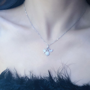 Collier à pendentifs thématiques en or blanc, étoile, soleil, lune, étoiles, géométrique, serti griffe, pour usage quotidien - Product Image 4