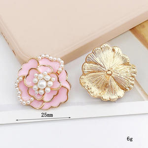 Nouveaux accessoires chics en perles de camélia, trèfle, décoration de coque de téléphone DIY et matériaux de fabrication de breloques pour chaussures, vente en gros - Product Image 4