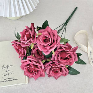 Décoration <span class=keywords><strong>de</strong></span> fond florale artificielle <span class=keywords><strong>de</strong></span> style nordique 7 têtes bouquets <span class=keywords><strong>de</strong></span> fleurs <span class=keywords><strong>de</strong></span> roses en soie artificielle pour les paramètres intérieurs - Product Image 6