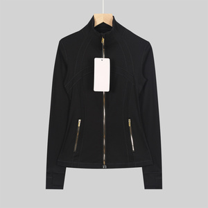 เสื้อแจ็คเก็ตโยคะยี่ห้อ L รุ่น Correct Edition Define Style ซิปสีทองพร้อมโลโก้ลายจุด สำหรับผู้หญิง ออกกำลังกาย ฟิตเนส สปอร์ต โกก้าแวร์ - Product Image 4