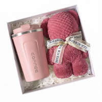 Coffret Cadeau d'Entreprise Premium Personnalisé 2 Pièces : Tasse à Café Blanche, Serviette Douce et Ours en Peluche – Idéal pour les Cadeaux de Noël et de Fêtes