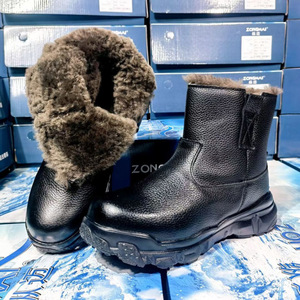 รองเท้าบูทหิมะบุขนหนาสำหรับผู้ชาย หนังเย็บต่อกัน กันลื่น ส้นเตี้ย อุ่นสบายสำหรับฤดูหนาว บุผ้าฝ้าย หุ้มข้อสูง ป้องกันความหนาวเย็นในภาคตะวันออกเฉียงเหนือ - Product Image 3