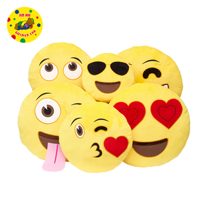 Usine personnalisé peluche jaune émoticône unisexe jeter oreiller coton Polyester chauffe-mains gratuit Azo ODM cadeau PP remplissage peluche - Product Image 6