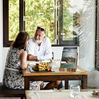 Présentoir de comptoir 4 niveaux en acacia pour magazines, brochures, dépliants et menus – Organisateur de documentation