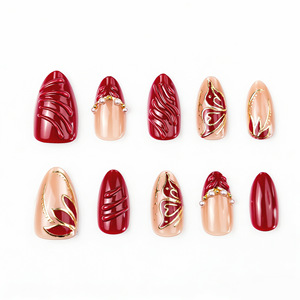 <span class=keywords><strong>Uñas</strong></span> Postizas Personalizadas al por Mayor, <span class=keywords><strong>Uñas</strong></span> en Forma de Almendra con Pegamento, <span class=keywords><strong>Uñas</strong></span> Adhesivas para Mujer, Diseño Dorado en Relieve con Detalles de Perlas - Product Image 3